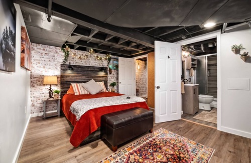 Shaw House | Cozy, Fun, and One-Of-A-Kind!