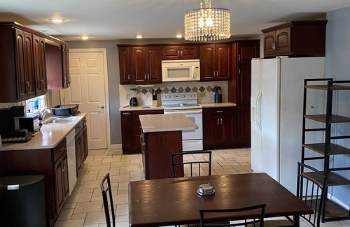 Manchester Apartment | Cozy furnished 2 bdrm apt!n