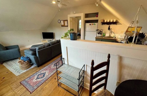 Bradford Apartment | Cozy, furnished apartment for short-mid term stays