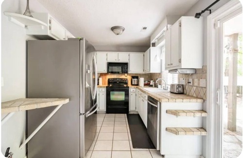 Huntersville House | Cozy Gem: Stay at CoupeDe Huntersville Your 4bd 2.5baHome Away From Home