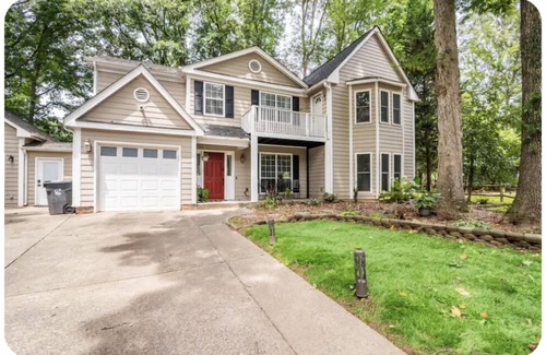 Huntersville House | Cozy Gem: Stay at CoupeDe Huntersville Your 4bd 2.5baHome Away From Home