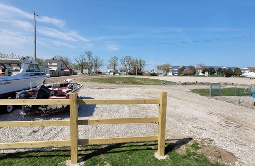 Port Clinton House | Cozy get away lot 1 birding view, nature walk, restaurants, beaches, dock sm fee