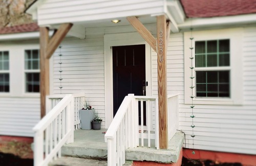 Cataula House | Cozy getaway near Calloway gardens/Ft Moore. Between Pine Mtn and Columbus GA.