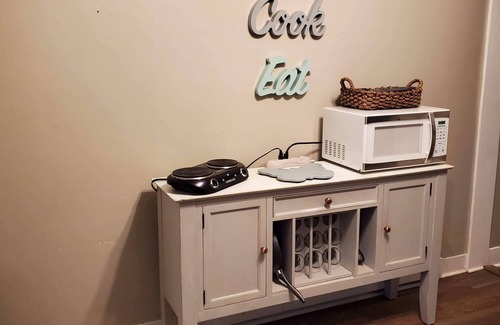 Brunswick Apartment | Cozy Getaway near Harper's Ferry, C&O & Potomac River, Frederick & train to DC