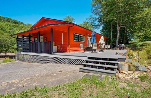 Morganton Cabin | Cozy getaway with deck, mountain views & hiking trails