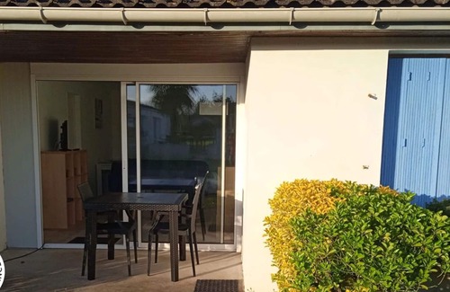 Saint-Michel-en-l'Herm Cottage | Cozy Gîte for Two with Terrace, Near Beaches and Marais Poitevin