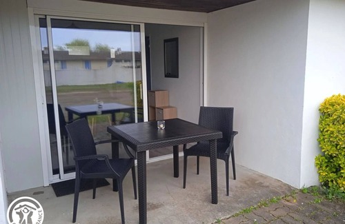 Saint-Michel-en-l'Herm Cottage | Cozy Gîte for Two with Terrace, Near Beaches and Marais Poitevin