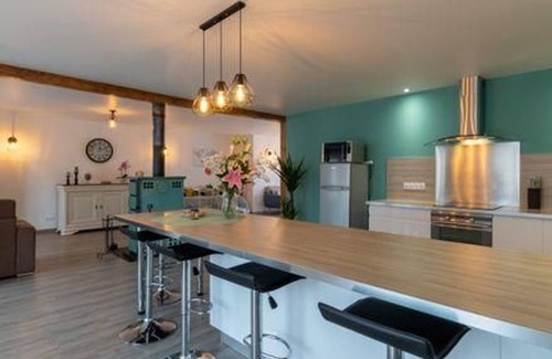 Venisey Cottage | Cozy gîte with garden, fireplace and playground in Venisey