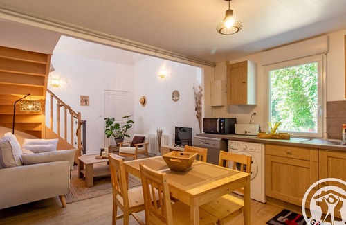 Tierce Cottage | Cozy Gîte with Shared Heated Pool near Angers