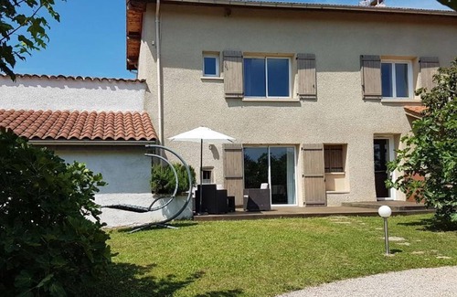 Maringes Cottage | Cozy Gîte with Terrace, Garden & Modern Amenities in Scenic Maringes
