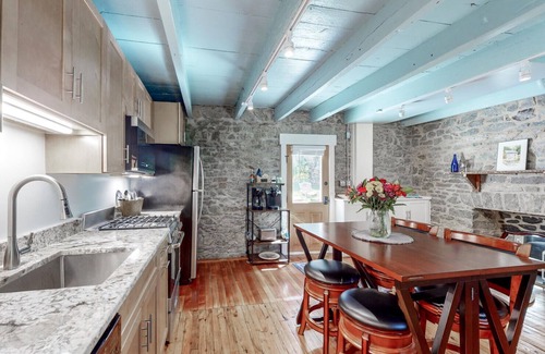 Ellicott City House | Cozy granite home in walking distance to Old Ellicott City