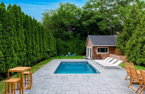 Greenport West House | Cozy Greenport Cottage | House in Greenport with a private pool & sauna