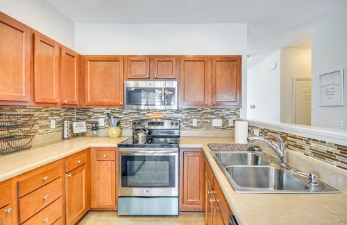 Greensboro House | Cozy Greensboro Townhome w/Community Pool & Grill