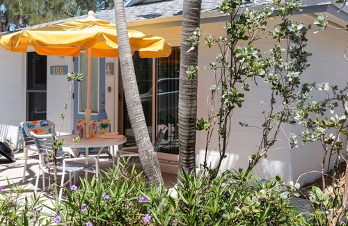 Holmes Beach Apartment | Cozy Ground-Level Beach Retreat – 75 Steps to the Gulf | Bamboo Apts #4