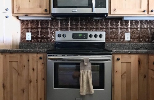 Cedarcreek House | Cozy guest house at Cedar Ridge Ranch & Vineyard- close to Bull Shoals Lake