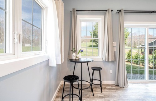 Bantam House | Cozy Guest House on 15 Acres