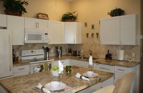 Peoria House | Cozy Guest House with King Size Bed