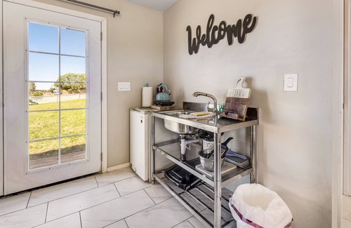 Prescott Valley Apartment | Cozy guest house with AC, WiFi, shared yard, playground, & amazing views
