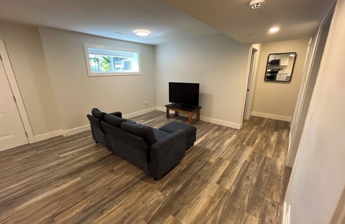Maple Ridge House | Cozy Guest suite in the heart of Maple Ridge (Pet Friendly!)