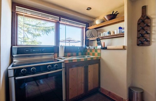 Los Gatos House | Cozy guest suite in Los Gatos - Beach in 30 min!