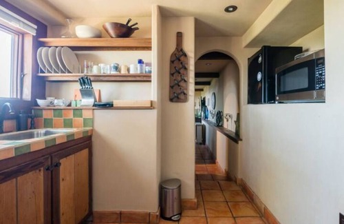 Los Gatos House | Cozy guest suite in Los Gatos - Beach in 30 min!