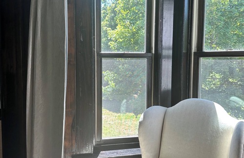 Middletown House | Cozy Guest Suite in Historic Home