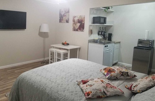Marietta House | Cozy guest suite. Private bath and entrance