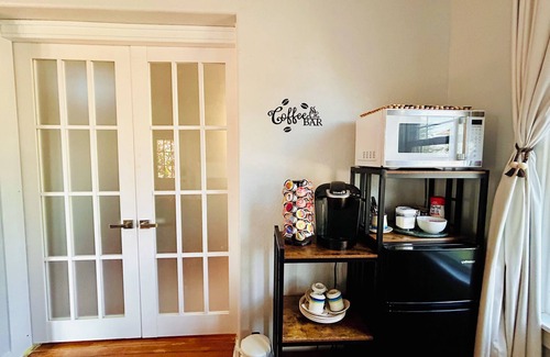 Downtown San Antonio Apartment | Cozy guesthouse/studio in downtown San Antonio close to major city attractions!