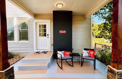 Downtown San Antonio Apartment | Cozy guesthouse/studio in downtown San Antonio close to major city attractions!