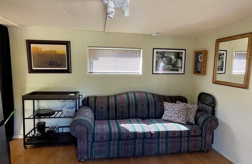 Fort Lewis Apartment | Cozy Guesthouse with WIFI, quiet and secure location w/1hr drive to Mt. Rainer