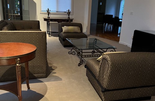 West Bloomfield House | Cozy home with direct lake view