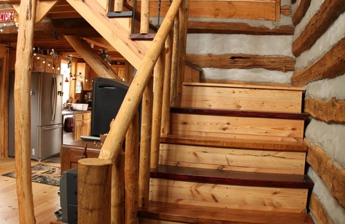 Mount Airy Cabin | Cozy hand-built cabin in the heart of wine country, near mountains and Mayberry