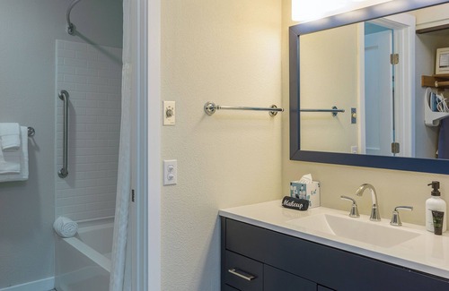 Rosario Hotel | Cozy Harborside Stay | Secluded Orcas Island Getaway- Harborside 2343