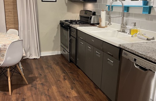 Ste Genevieve House | Cozy Haven Little Hidden Gem Sleeps 4