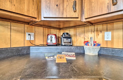 Shipshewana Cabin | Cozy ‘Haven of Rest’ Home w/Amish Country Views!