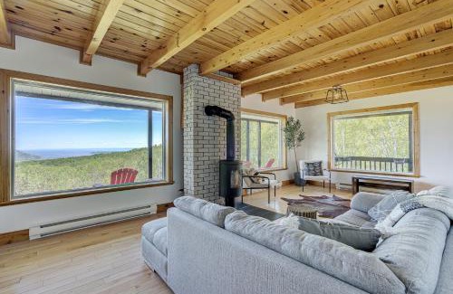 Baie-St-Paul House | Cozy Haven with Spa & Stunning Views