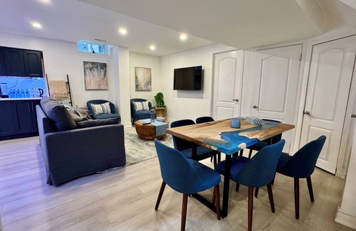 Erin Mills Apartment | Cozy Hidden Gem | Stylish 2BR + Sofa Bed | Comfort