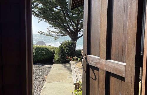 Mendocino Apartment | Cozy hideaway on the edge of the bluff overlooking the ocean