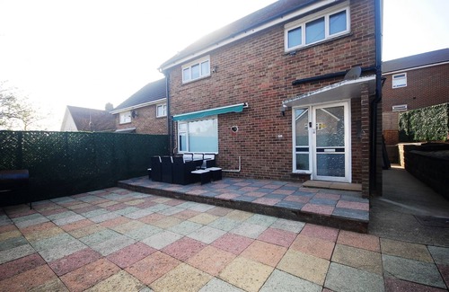 Woodingdean House | Cozy Hideaway With Hot Tub & Sauna Sleeps 7