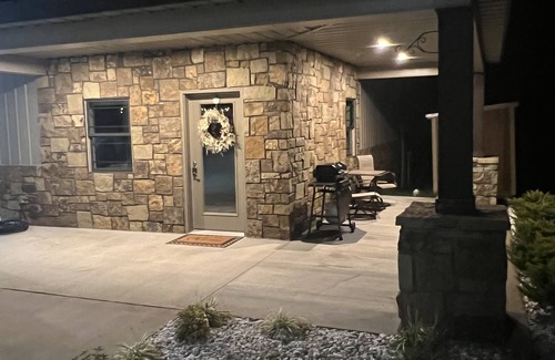 Reidland Cabin | Cozy Hideaway with King Bed, Pond & Firepit