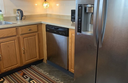 Montpelier Cottage | Cozy hilltop cottage w free EV charger near downtown, Hubbard Park & ski resorts