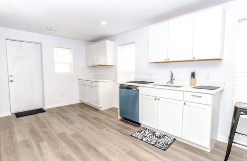 Salisbury Apartment | Cozy Historic Modern Apt on Main St in Charming Salisbury