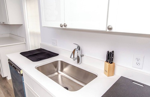 Salisbury Apartment | Cozy Historic Modern Apt on Main St in Charming Salisbury
