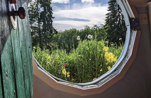 Rollingbay House | Cozy Hobbit House on Bainbridge island!