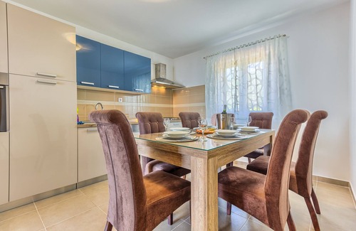 Kastel Stari Apartment | Cozy holiday apt. with amazing sea view and spacious garden with heated pool