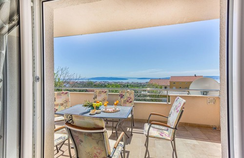 Kastel Stari Apartment | Cozy holiday apt. with amazing sea view and spacious garden with heated pool