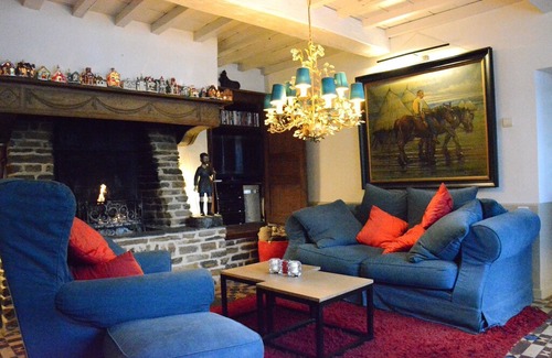 Gembes House | Cozy Holiday Home in Bièvre with Pond