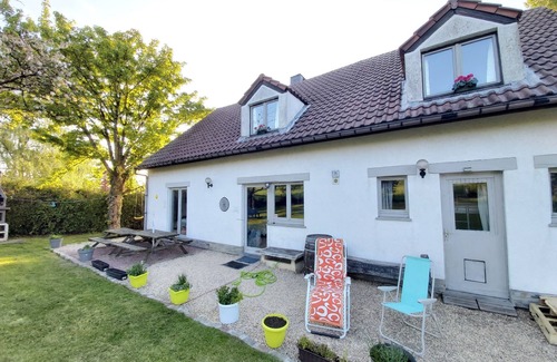 La Reid House | Cozy holiday home in Liege with furnished garden