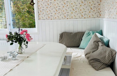Listarum Cottage | Cozy holiday home in Österlen with undisturbed location in the middle of nature, near sea and forest!