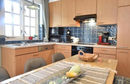 Reutum House | Cozy Holiday Home in Reutum with Jacuzzi